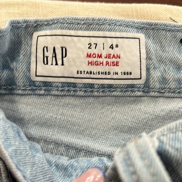 Gap Mom Jeans Boyfriend Light Wash Size 4 R - Picture 3 of 6